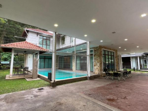 Bluwater Grande Villa 9 by Vale Pine